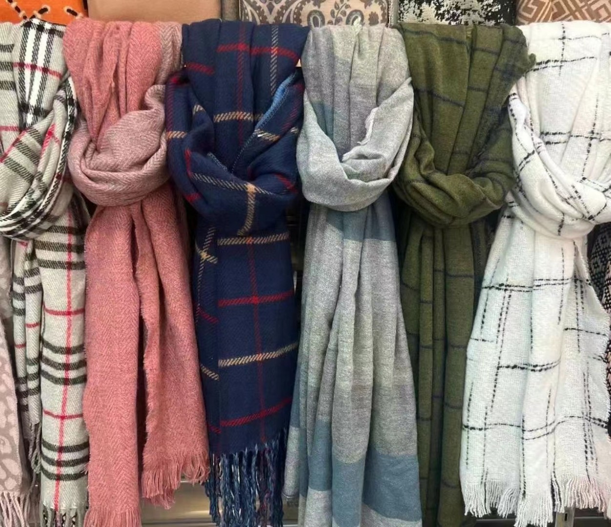 秋冬各类保暖围巾货源批发，仿羊绒羊毛围巾批发，儿童围巾批发，保暖围巾源头工厂