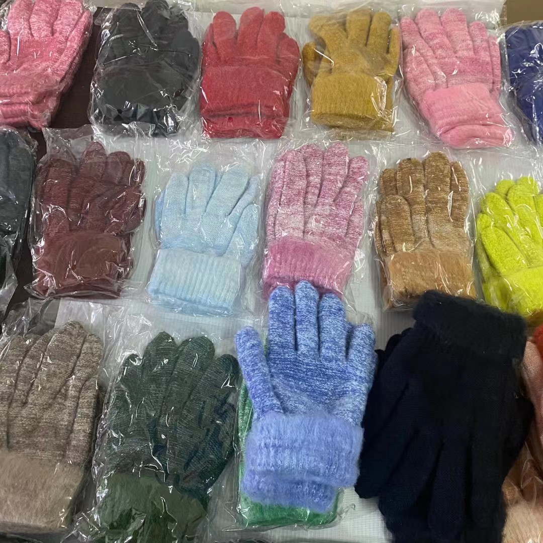 保暖手套货源批发，儿童保暖手套，羊绒手套，马海毛手套批发，保暖卡通小熊手套批发